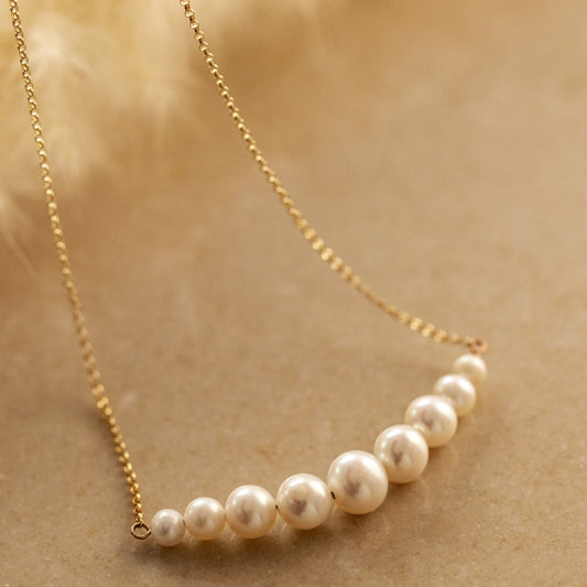 Gradual Pearl Necklace in Gold