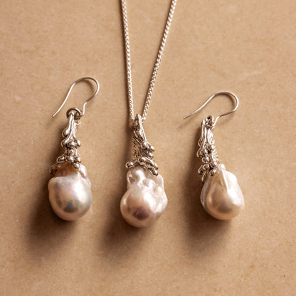 Luna Drops – Silver Baroque Pearl Pendant