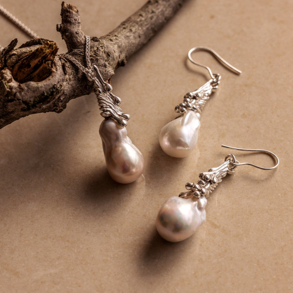 Luna Drops – Silver Baroque Pearl Pendant
