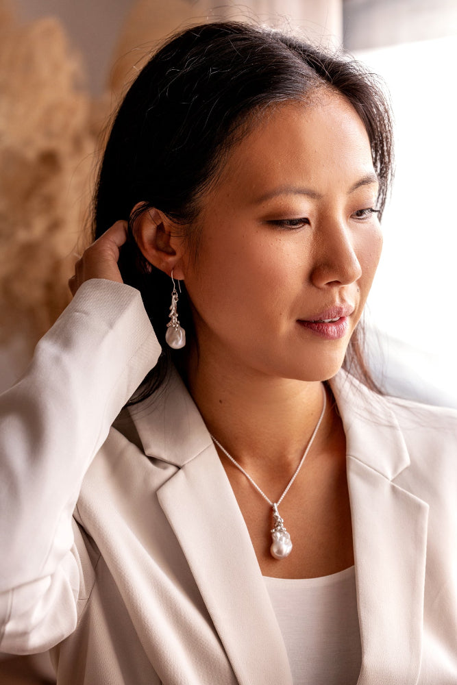 Luna Drops – Silver Baroque Pearl Pendant