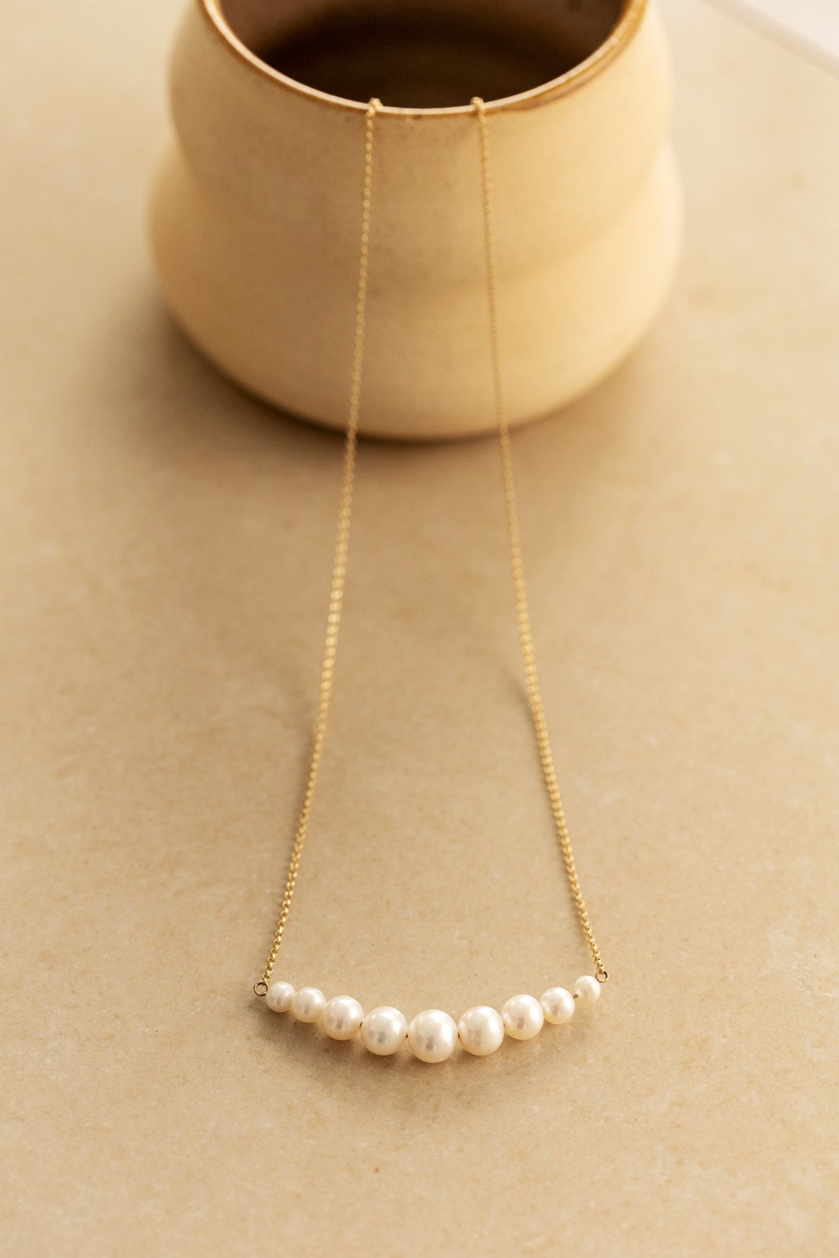 Gradual Pearl Necklace in Gold