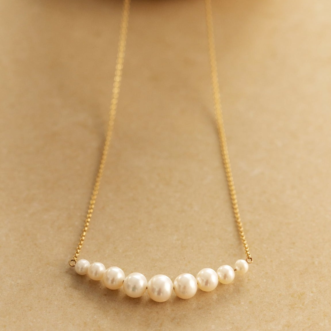Gradual Pearl Necklace