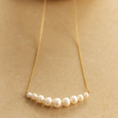 Gradual Pearl Necklace in Gold
