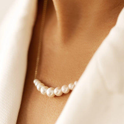 Gradual Pearl Necklace in Gold