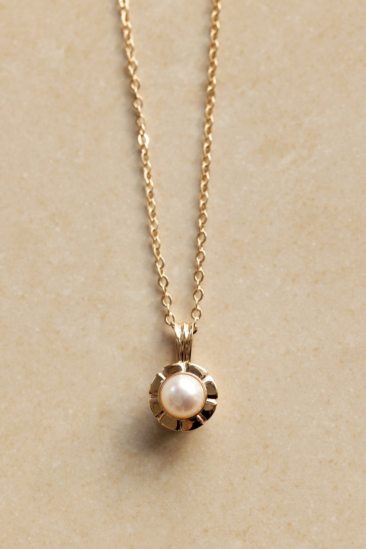 Flower and Pearl Gold Necklace