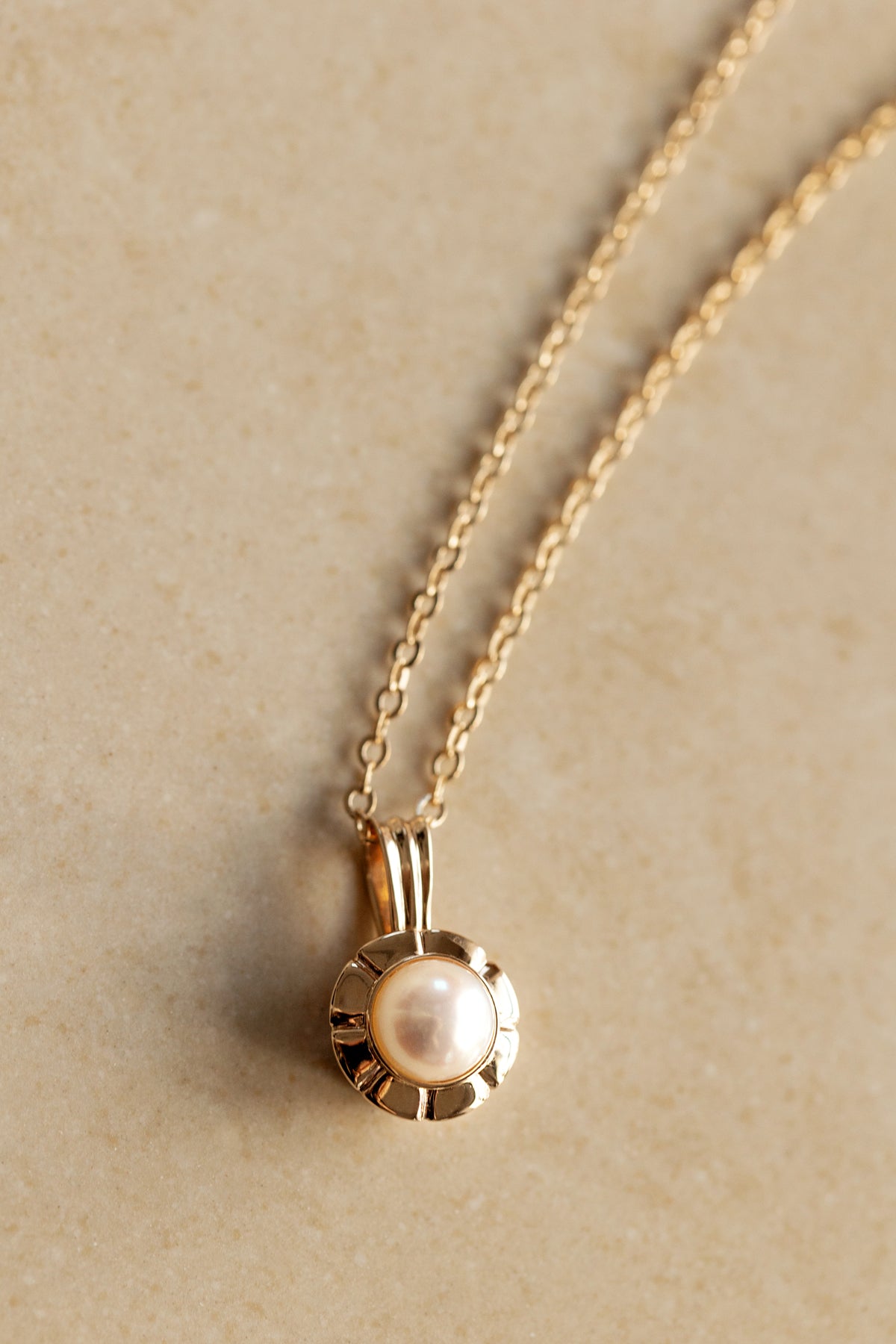 Flower and Pearl Gold Necklace