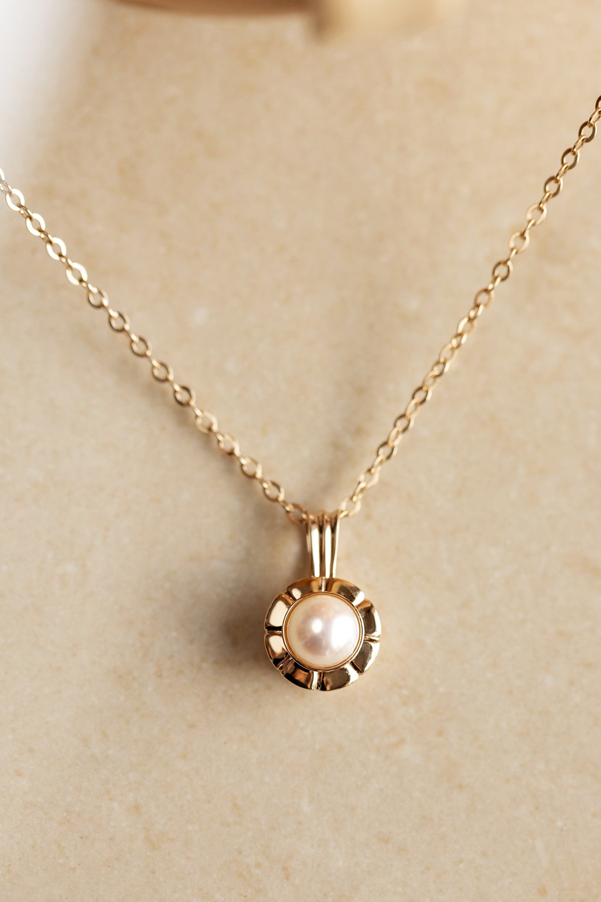 Flower and Pearl Gold Necklace