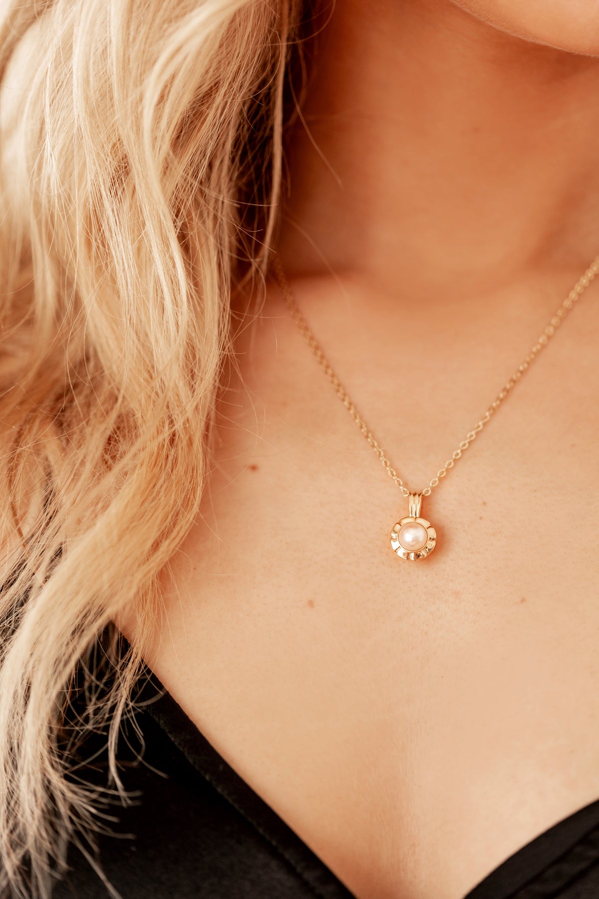 Flower and Pearl Gold Necklace