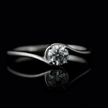 Load image into Gallery viewer, Elegant Solitaire Diamond Engagement Ring