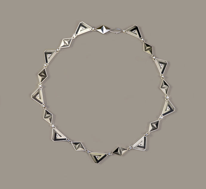 Parsomash Illusion Necklace