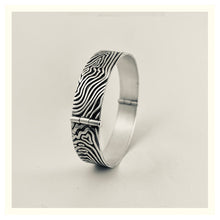 Load image into Gallery viewer, Hinged Silver Bangle